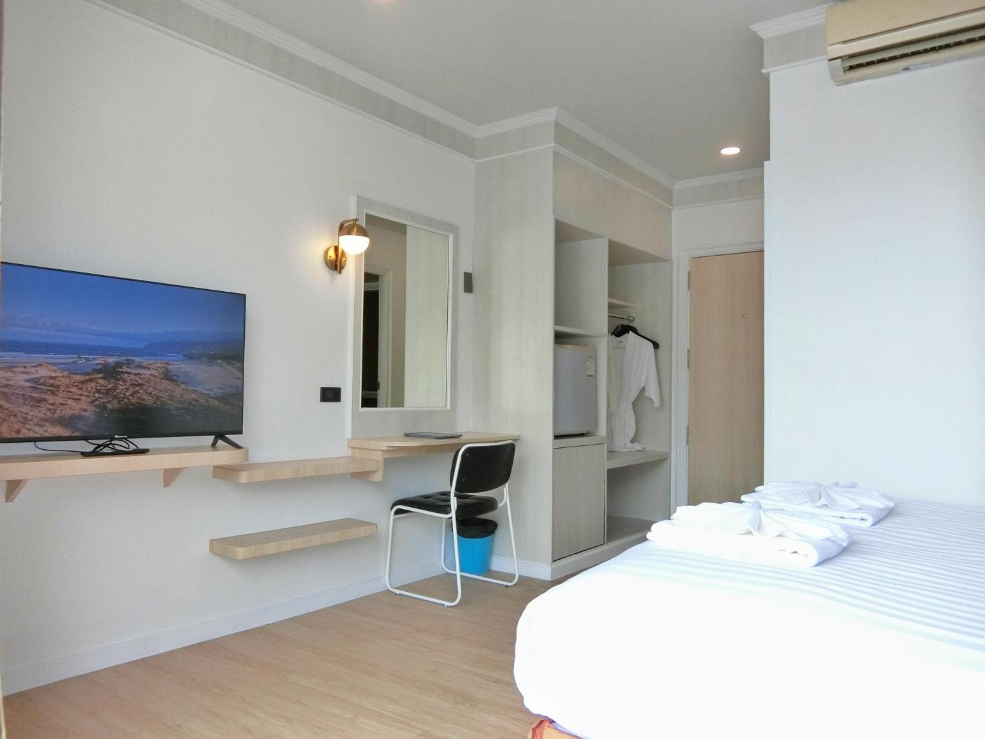 Sira Boutique Residence - Newly Renovated Patong Buitenkant foto